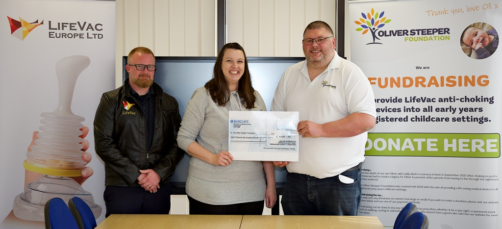 Oliver Steeper Foundation6 The family with their cheque